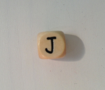 1 Buchstabenwürfel 10mm geprägt Comic "J"