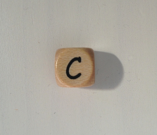 1 Buchstabenwürfel 10mm geprägt Comic "C"