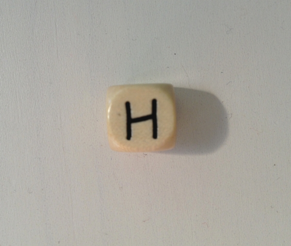 1 Buchstabenwürfel 10mm geprägt Comic "H"