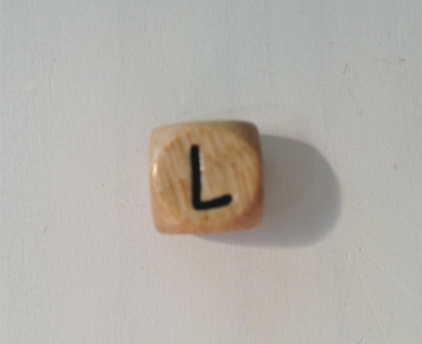 1 Buchstabenwürfel 10mm geprägt Comic "L"