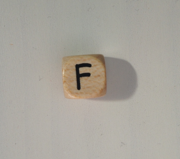 1 Buchstabenwürfel 10mm geprägt Comic "F"