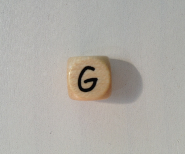 1 Buchstabenwürfel 10mm geprägt Comic "G"